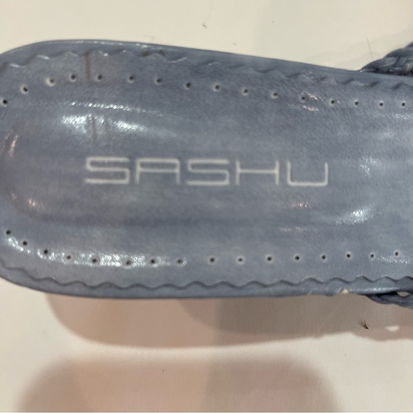SASHU boutique brand size 10 woven slide light blue with flower accent stunning